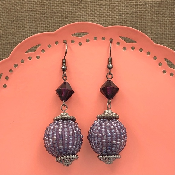 🍀 Purple Beaded Dangle Earrings - Picture 1 of 2